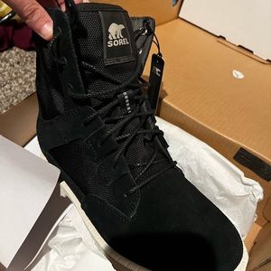 Brand new sorel boots size 8